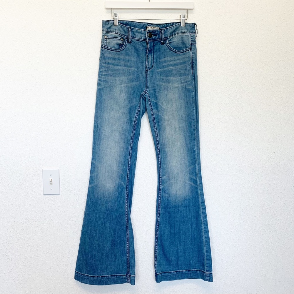 FREE PEOPLE High Rise Wide Leg Denim Jeans Light Wash 70’s Inspired SIZE 28